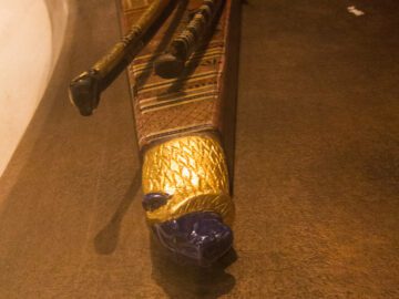 Lion quiver carving
