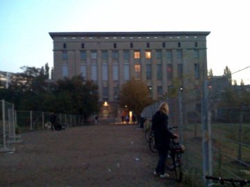 Berghain facade @ 7am