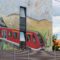 Erfurt Hauptbahnhof (Thüringen): Hauswand mit Triebwagen in Landschaft