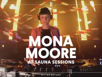 Mona Moore at Sauna Sessions by Ritter Butzke