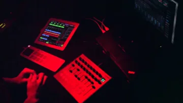 Ctrls playing live techno in Distillery in Leipzig using telePort