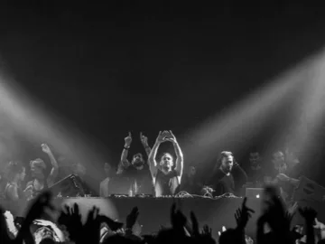 Steve Lawler & Nic Fanciulli Play „Taboo“ at Hi Closing