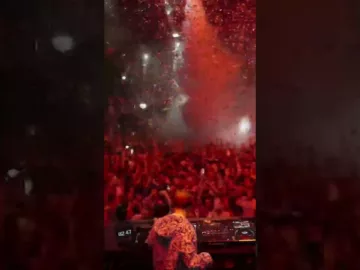 David Guetta dropping one of his biggest tracks at Hï