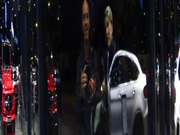 Mercedes-dealer selfie