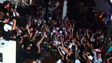 Techno-TV 18 LUCIANO:PACHA IBIZA 29/05/11 LAST TRACK SET OPENING VAGABUNDOS V.2.0 2011