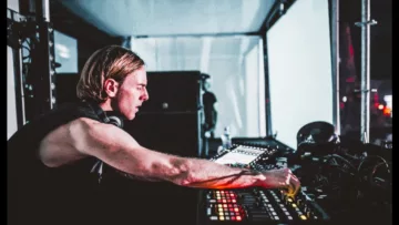 Richie Hawtin @ Essential Mix on BBC Radio One (dj