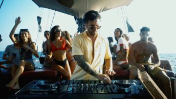 Hot Since 82 – Live From A Pirate Ship in