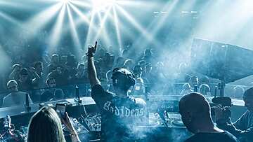 60MIN BIS INS BOOTSHAUS // AFFENKÄFIG RULEZ // TOMMY LIBERA