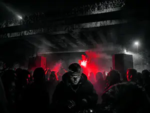 »Dead Spaces« und Autobahntribünen: Die radikale Flucht der Berliner Szene an die Peripherie