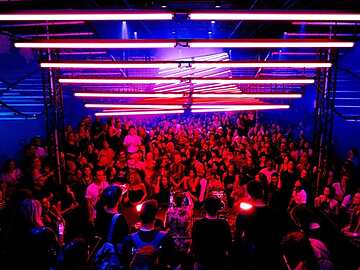 Max Cooper DJ-Set im Dark Matter Berlin am 8. 24.